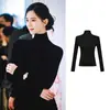 Top negro acanalado de alta gama ajustado con cuello medio alto, corte slim, para primavera y otoño, estilo Wubi cangrejo, adelgazante y elegante