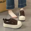 Zapatillas de mujer con plataforma gruesa, que aumentan la altura, con sensación de "pisar mierda", colección otoño 2026, versátiles, adelgazantes, zapatos casuales, zapatillas de moda súper trendy