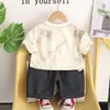 Conjunto de Verão com Manga Curta para Meninos Roupas Casuais Infantis Novo Estilo 2026 Letra Gola Redonda Roupa Casual para Bebê Conjunto de Duas Peças Tendência