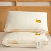 Almofada de proteína de soja, projetada para apoiar a coluna cervical e promover um sono melhor para adultos. Inclui um par de enchimentos de travesseiro adequados para dormitórios estudantis e uso doméstico, e é projetado para homens
