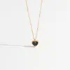 Collar Único de Acero de Titanio con Corazón de Doble Cara para Mujer, Cadena para Clavícula de Lujo Ligero Estilo Europeo y Americano, Cadena de Cuello de Corazón Rojo Pequeño Versátil de Diseño Moderno