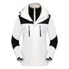 Procesamiento y Personalización de Chaqueta Delgada de Montañismo con Combinación de Colores Blanco y Negro, Simple, Moderna, Cálida y Cómoda Chaqueta de Felpa