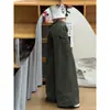 Jeans de corte petite color verde militar, modernos y fáciles de llevar para mujer, con diseño de cintura alta, corte holgado y estilo de pierna ancha favorecedor para otoño.