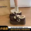 Botas de nieve de suela gruesa para mujer, nuevos zapatos de algodón peludos de venta caliente de invierno 2026, felpudos y engrosados para abrigar, zapatos estilo Birkenstock que aumentan la altura