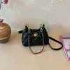 Bolsa transversal de ombro único personalizada, elegante e estilosa, textura simples, nova bolsa feminina, bolsa tipo balde da moda verão 2026