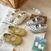 Zapatos perforados calados de verano nuevos para niñas, zapatos de princesa versátiles y a la moda, suela suave, zapatos para niños pequeños, sandalias para niños