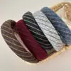Elegante Faixa de Cabeça de Tricô em Sarja com Design de Coroa Alta, Versátil para Passeios, Sensação de Luxo, Acessório de Cabelo Retrô para Mulheres