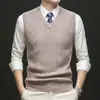 Chaleco de Punto para Hombre Otoño/Invierno 2026 100% Lana Jersey sin Mangas Cuello en V Tejido de Trenzas Estilo Universitario Suéter para Hombre