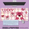 Alfombrilla de ratón con diseño de oso fresa de aspecto elegante, linda, extragrande, alfombrilla de escritorio de alta gama, alfombrilla antideslizante para teclado de juegos de computadora