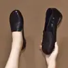 Mocasines Casuales para Mujer 2026 Otoño Nuevo Estilo Bordados Punta Redonda Zapatos de Cuero Cuero Suave Suela Suave Cómodos Retro Zapatos para Mujeres de Mediana Edad y Mayores