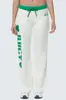 Conjunto de Veludo Millennial para Mulheres: Conjunto de duas peças com moletom com zíper e estampa de letras color block e calça longa pantalona