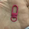 Hebilla de Puerta de Tres Puntos de Pintura para Hornear Caramelo al por Mayor Hebilla Metálica en Forma de U para Bricolaje con Orejeta de Ocho Palabras Hebilla de Cadena para Equipaje Accesorios Hebilla para Perro