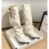 Botas longas de bico fino estilo coreano para aumentar a altura para mulheres, novo modelo de inverno com fivela de cinto, botas de montaria com salto plataforma, botas de calça versáteis e que afinam a silhueta