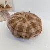 Boina enérgíca de estilo tartán para principios de otoño para mujer 2026, sombrero de estilo británico vintage que hace que la cara se vea más pequeña, estilo pintor artístico