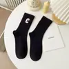 Calcetines de media pantorrilla para mujer con letra C de moda, Calcetines largos a la moda para todas las estaciones, Calcetines holgados, Calcetines de algodón versátiles japoneses para mujer de otoño e invierno