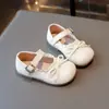 Sapatos doces de estilo Mori para bebê menina 2025 primavera e outono novos sapatos de performance com laço para meninas sapatos de couro pequenos de cadarço para crianças