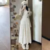 Saia feminina de tricô macia e confortável 2026 primavera e outono, de corte A soltinho estilo bolo, saia casual e que afina, de comprimento médio