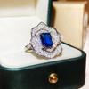 Anillo de zafiro colorido para mujer, apertura ajustable, luz de lujo, diseño de nicho de alto sentido, anillo de temperamento versátil.