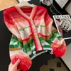 Cardigan de tricô com mangas compridas, bloqueio de cores suave e gradiente, novo top versátil e jovem chique para mulheres, outono e inverno 2025