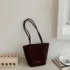 Bolso tipo cubo de diseño nicho transfronterizo de gran capacidad para mujer, nuevo bolso de mano y bandolera versátil vintage de verano 2026