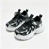 Zapatillas deportivas para niñas, nuevo modelo 2026, zapatillas gruesas plateadas de estilo funcional para niños, ligeras, con hebilla giratoria, zapatillas para correr, para estudiantes