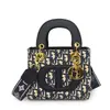 Bolso cruzado transfronterizo para mujer, nuevo modelo 2026, textura de lujo ligero, popular este año, bolso pequeño bordado cruzado
