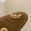 Anillo de Perla Brillante con Diseño Hueco de Lujo Ligero Estilo Francés para Mujer, Único y Elegante, Sensación de Alta Gama, Personalidad Distintiva, Joyería Versátil