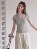 Camiseta de mujer gris elegante estilo francés, cuello en V, manga corta, top de punto fino de verano, corte ajustado, con cuello henley