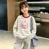 Camiseta listrada de manga longa 100% algodão para meninas, novo estilo primavera e outono 2026, top versátil casual ins, camiseta básica infantil, moderna