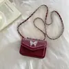 Bolsa para monedas mini muy elegante para mujer, nuevo modelo 2026, bolso cruzado para labiales, bolso de hombro popular con cadena de mariposa este año
