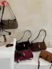Bolsa de Axila em Couro com Cera para Uso Diário para Mulheres, Nova Coleção Primavera 2026 Bolsa de Ombro Transversal Vintage Francês de Luxo Discreto