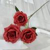 Rosa artificial de tres cabezas con diseño de ciruela, ideal como accesorio de pared para bodas, hecha a mano, con flores falsas, para decorar el hogar.