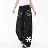 Calça de moletom cinza estilo retrô americano com estampa de bolso, unissex, modelagem solta, calça casual versátil de perna larga, moderna para casais