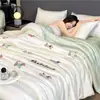 Juego de edredón de verano de seda helada lavada Clase A de cuatro piezas, Adecuado para dormir sin ropa, Edredón refrescante de verano, Edredón de seda bordado refrescante para aire acondicionado, Edredón delgado de verano a