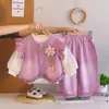 Roupas de Estilo Novo para Primavera e Outono para Meninas Pequenas e Médias, Conjunto de Três Peças com Botões de Flor Grande, Roupas Infantis Fofas e Estilosas para Atacado
