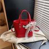 2025 Nuevos Bolsos Pequeños de Moda para Mujer Primavera y Verano Lindo Bolso Bandolera de Moda Versión Coreana Bolso de Cubo de Mano