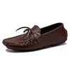 Zapatos de cuero para hombre transfronterizos, mocasines hechos a mano para hombre, mocasines slip-on de cuero genuino, estilo británico, mocasines elegantes y transpirables para hombre
