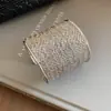 Pulsera de metal trenzada plisada multicapa abierta de estilo europeo y americano, una pulsera de moda de banda ancha exagerada, un accesorio delicado y versátil