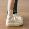 Tênis de lona com sola grossa Dopamine para mulheres, novos tênis casuais de primavera e outono 2026, sapatos brancos que aumentam a altura, mocassins para mulheres