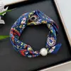 Lenço Pequeno de Seda com Estampa de Castanha, Colar Fino de Pérolas, Lenço Triângulo Magnético, Lenço Preguiçoso, Lenço de Pescoço com Pingente