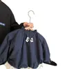 Gabardina corta estilo coreano para niñas pequeñas, colección primavera y otoño 2026, nueva y moderna prenda exterior de encaje para bebés y niños