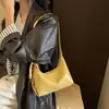 Bolso de Mano de Cuero con Cera de Aceite Vintage para Mujer Bolso de Luna Nuevo Modelo 2026 de Gama Alta Versátil Casual de Nicho Bolso de Hombro Cruzado