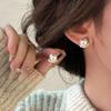 Pendientes Dorados de Lujo Ligero Vintage de Alta Gama para Mujer 2026 Nuevo Estilo Pendientes de Perla con Agujas de Plata Diseño de Nicho Accesorios Metálicos para Orejas
