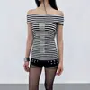 Top Curto de Verão 2025 Novo High Street Retrô Estilo Americano Padrão Cruzado com Strass Uma Alça Manga Curta Slim Fit em Preto