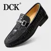 Zapatos de cuero genuino de primera capa para hombre, nuevos zapatos formales casuales de negocio con patrón de cocodrilo, zapatos de punta cuadrada para hombre