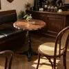 Mesa redonda de café tallada Juego de mesa y silla para restaurante occidental Mesa de madera maciza para pastelería Mesa y sillas de comedor para bar americano
