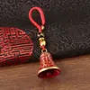 Colgante de campana de cobre roja de diseño original para la fortuna con cuerda tejida a mano y campana con carácter "Fu" para decoración de llavero de coche