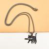 Collar con colgante de gato y navaja de bolsillo de acero de titanio para hombres y mujeres, con personalidad de nicho, que no se decolora, para parejas y estudiantes.