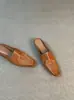 Chinelos Mule Estilo Old Money Retrô para Mulheres 2026 Novos Versáteis de Calçar Simples Bico Quadrado Emagrecimento Casual Sapatos Fechados