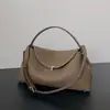La Bolsa de Viaje Más Vendida de Amazon, Piel de Vaca de Primera Capa, Bolso de Hombro Cruzado de Gran Capacidad para Llevar en la Mano o Debajo del Brazo, Imprescindible para Viajar al Trabajo